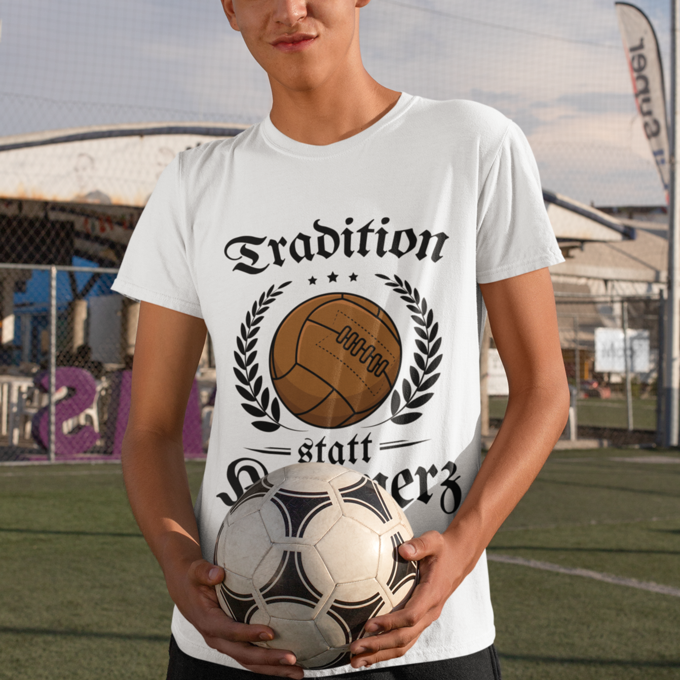 Tradition statt Kommerz / Fussball Fan T-Shirt